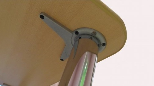 Опора металлическая регулируемая для столов, 60*710 мм крепление